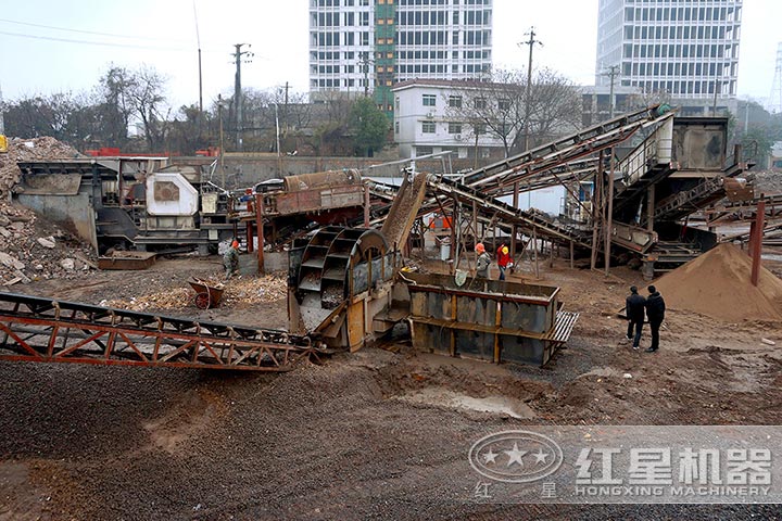 建筑垃圾粉碎現(xiàn)場